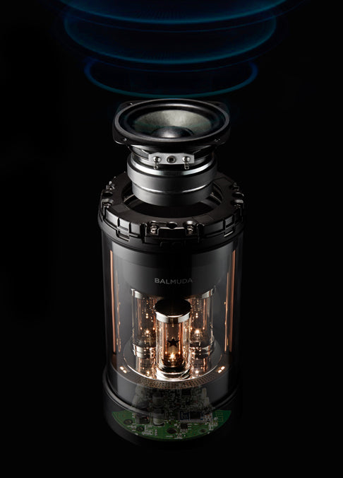 Cross-sectional view of BALMUDA The Speaker showing its internal speaker unit, light tubes, and circuit board.