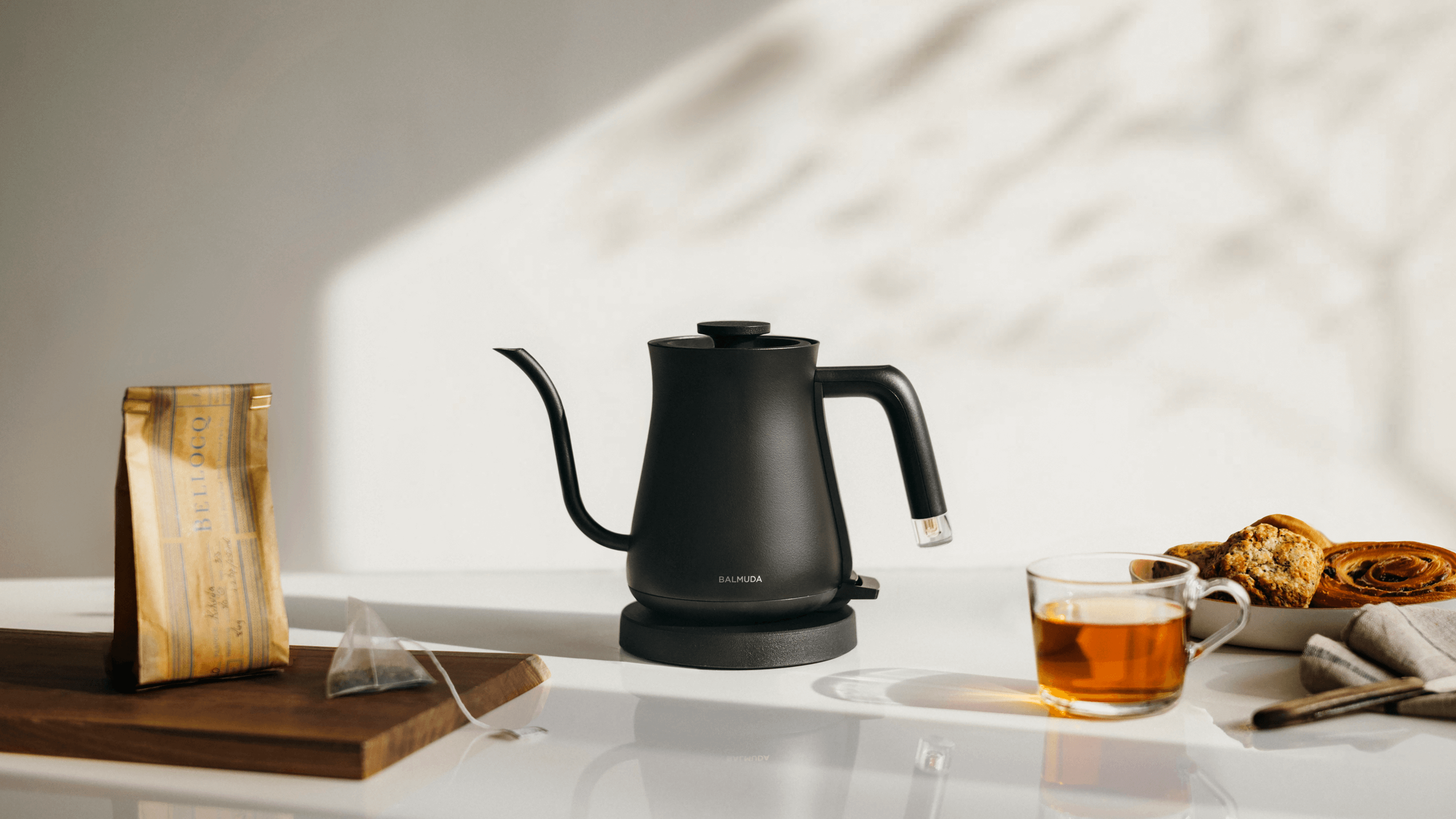 BALMUDA The Pot  Electric kettle, Hand drip coffee, Cool designs